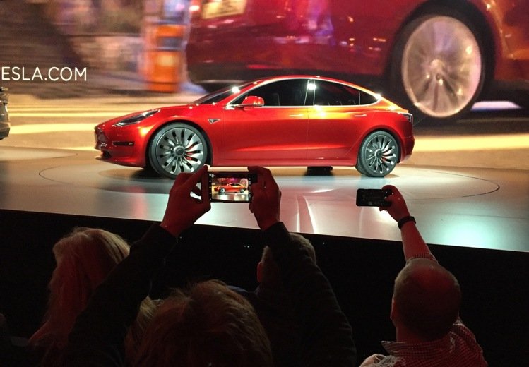 Model3预订逾27.6万辆 电动车生态丕变