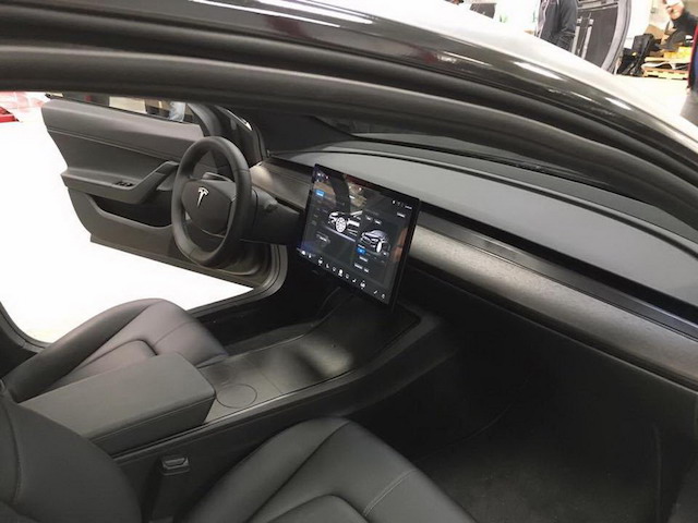 曝光了！ Tesla Model 3 的内装可能长这样