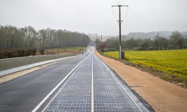 全球首条　法国铺太阳能道路