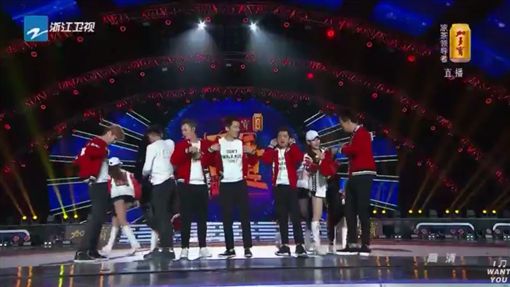 合体跑男？Angelababy现身浙江卫视跨年晚会！
