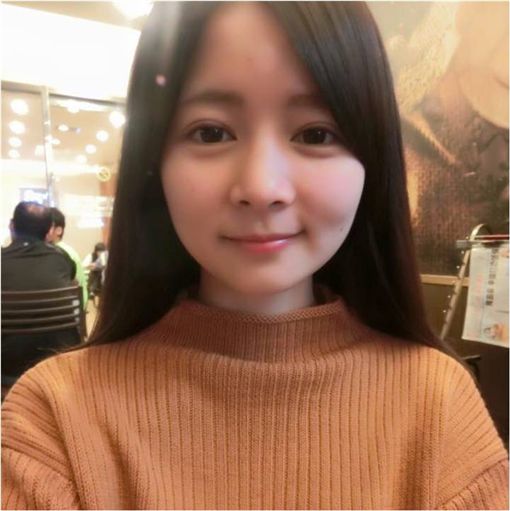 Q力觉醒！超萌肯德基正妹　水汪大眼让网友被“删”也甘愿
