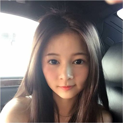 Q力觉醒！超萌肯德基正妹　水汪大眼让网友被“删”也甘愿