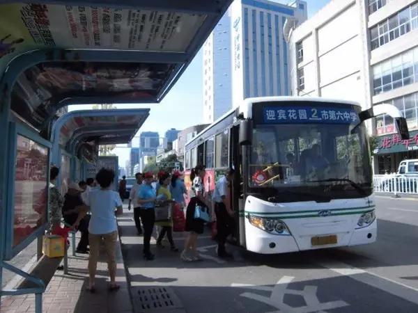 池州恢復2路公交原線路走向及停靠站點