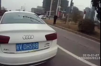 滁州某地惊现“皖V”奥迪车，车主已被行拘！
